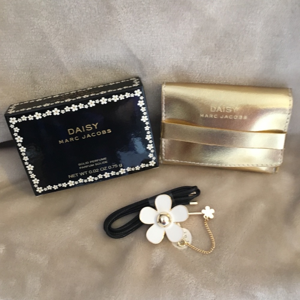 Marc Jacobs Daisy Solid Pin/Necklace